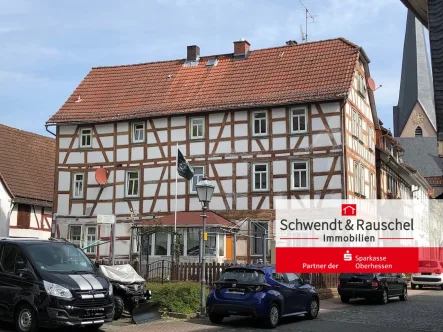 Ansicht - Haus kaufen in Schotten - Toller Platz und tolles Haus - MFH in Schotten