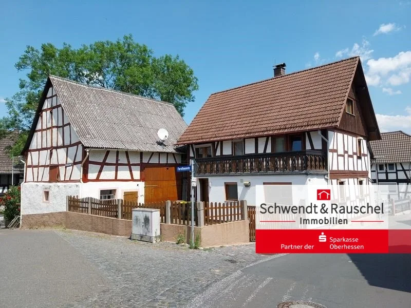 Seitenansicht - Haus kaufen in Nidda - Einfamilienhaus mit Scheune in Nidda-Stornfels