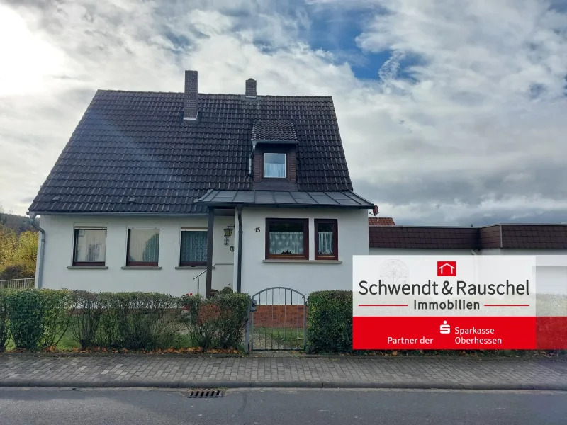 Haus Front - Haus kaufen in Schlitz - Einfamilienhaus in Schlitz mit Anbau, Gartenhaus und Garage