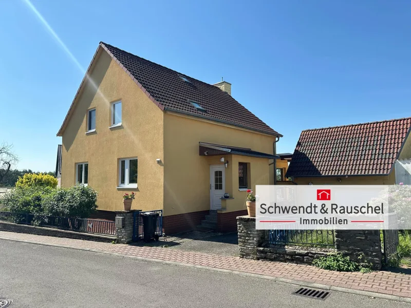 Front - Haus kaufen in Friedrichsdorf - Willkommen in Ihrem neuen Zuhause! EFH in Friedrichsdorf-Köppern