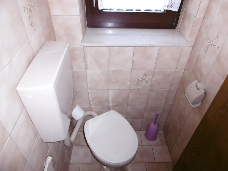 Toilette im Treppenhaus