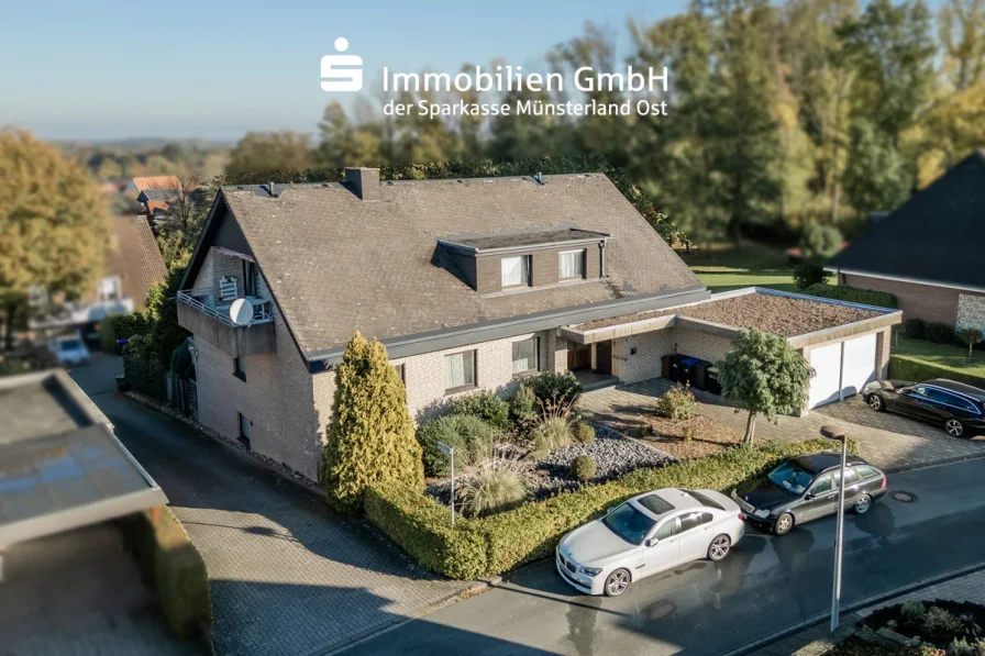 Südansicht Vogelperpektive - Haus kaufen in Ennigerloh / Ostenfelde - Solide Kapitalanlage in beliebter Lage!