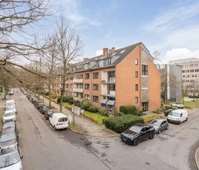 Außenansicht - Wohnung kaufen in Düsseldorf - Großzügige und helle 3-Zimmer-Wohnung mit zwei Loggien und Stellplatz