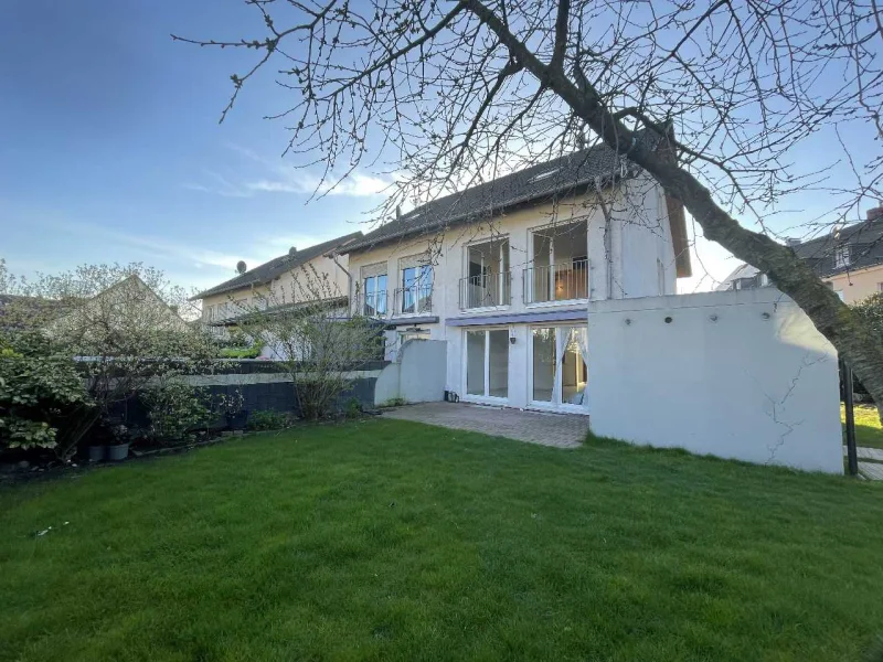 Gartenansicht - Haus mieten in Duisburg - Einfamilienhaus mit Garten in DU-Wanheim-Angerhausen (Wohnen auf Zeit)