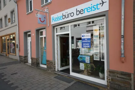 Frontansicht Schaufenster - Laden/Einzelhandel mieten in Ratingen - Vielseitig nutzbare Gewerbefläche in bester Lage der Ratinger Fußgängerzone