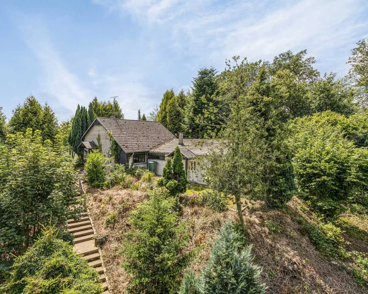 Außenansicht - Haus kaufen in Ratingen - Freistehendes Einfamilienhaus auf fast 6.000 m² Naturparadies