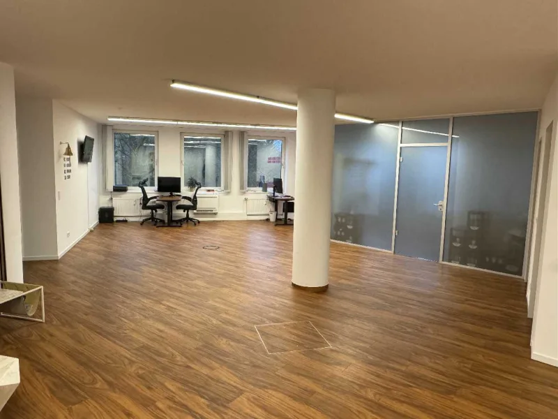 Eingangsbereich und Lounge - Büro/Praxis mieten in Ratingen - 179 m² renovierte und klimatisierte Bürofläche mit idealer Anbindung