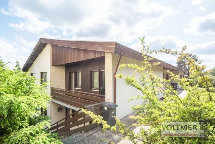 Vorderansicht - Haus kaufen in Spiesen-Elversberg - WOHLFÜHLOASE - freistehendes Einfamilienhaus mit Einliegerwohnung in Spiesen-Elversberg!