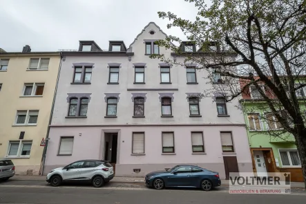Straßenansicht - Haus kaufen in Neunkirchen/Saar - RESERVIERT - gut vermietete Kapitalanlage mit sieben Wohnungen im Zentrum von Neunkirchen!