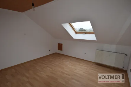 Schlafzimmer - Wohnung mieten in Neunkirchen - NEWCOMER - gemütliche Dachgeschosswohnung mit Stellplatz in Furpach!