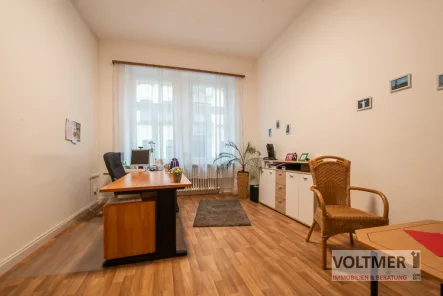 Wohnzimmer - Wohnung mieten in Neunkirchen/Saar - ARBEITEN UND WOHNEN - Wohnung mit Balkon und angrenzendem Ladenlokal in Neunkirchen!