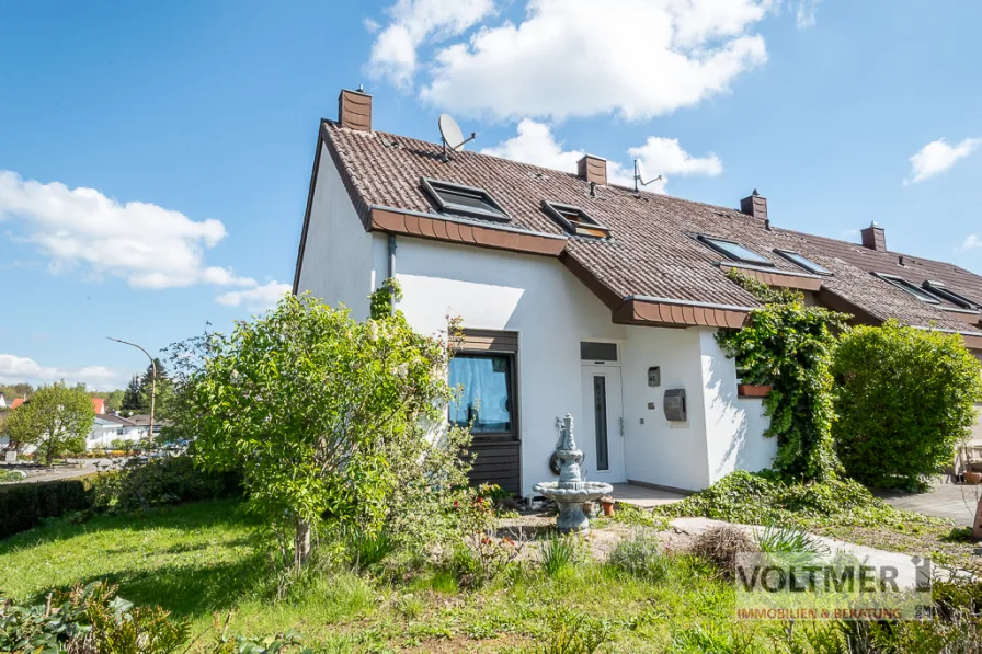 Straßenansicht - Haus kaufen in Neunkirchen/Saar - RESERVIERT - gemütliches Reihenendhaus mit Garage in Kohlhof!