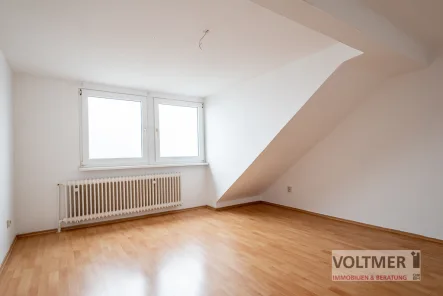 Schlafzimmer - Wohnung mieten in Neunkirchen - GEMÜTLICHKEIT - helle Dachgeschosswohnung mit Gemeinschaftsgarten!