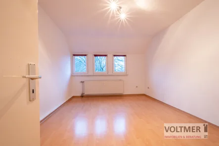 Wohn-/Esszimmer - Wohnung mieten in Zweibrücken - HOCH HINAUS - gemütliche Dachgeschosswohnung mit Einbauküche in Zweibrücken!