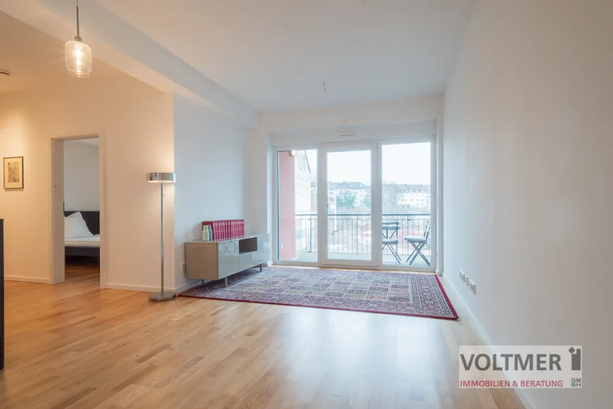 Wohnbereich - Wohnung kaufen in Saarbrücken - CITY - neuwertige, barrierefreie Eigentumswohnung mit Tiefgaragenstellplatz und überdachtem Balkon!