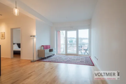 Wohnbereich - Wohnung kaufen in Saarbrücken - CITY - neuwertige, barrierefreie Eigentumswohnung mit Tiefgaragenstellplatz und überdachtem Balkon!