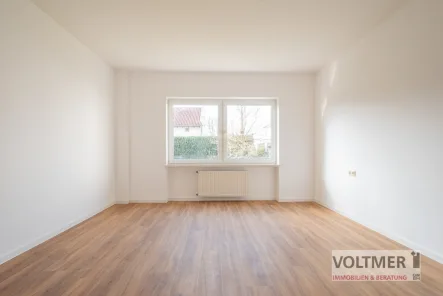 Schlafzimmer - Wohnung mieten in Neunkirchen/Saar - LICHTOASE - lichtdurchflutete 3-Zimmer-Wohnung mit Terrasse und Garten in Kohlhof!