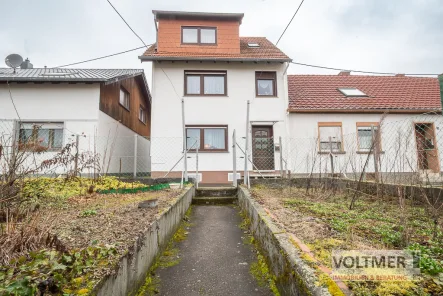 Vorderansicht - Haus kaufen in Neunkirchen/Saar - SCHAFFENSKRAFT - gemütliches EInfamilienhaus mit pflegeleichtem Garten in Ludwigsthal!