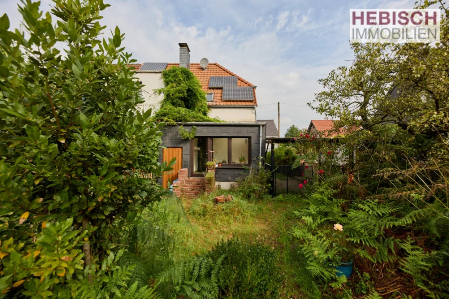  - Haus kaufen in Moers - + NOSTALGISCHE DOPPELHAUSHÄLFTE MIT VIEL NATUR UND SANIERUNGSBEDARF +