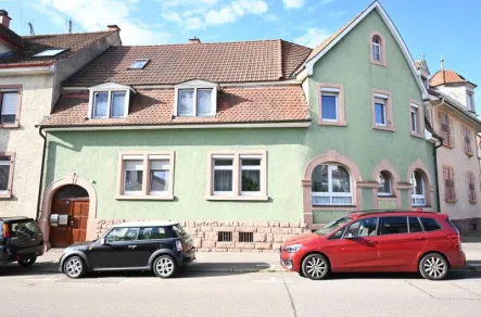 Hausansicht - Haus kaufen in Emmendingen - Reizvolles, vermietetes 2-Familien-Stadthaus in der "Unterstadt"