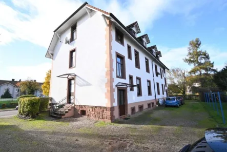 Ansicht Rückseite - Wohnung kaufen in Emmendingen - Helle, bezugsfreie 4 Zimmer-Wohnung mit Altbauflair