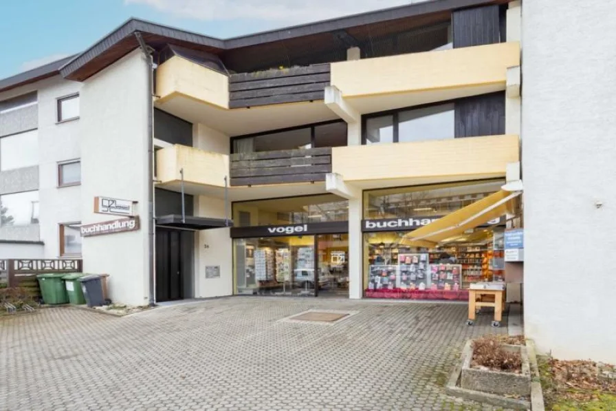 Blick auf die Balkone - Wohnung kaufen in Freiburg im Breisgau - Großzügig, vermietet und in ruhiger Lage
