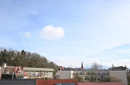 Blick  von der Dachloggia - Wohnung kaufen in Emmendingen - Hell und großzügig über den Dächern von Emmendingen