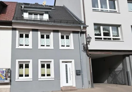 Außenansicht - Haus kaufen in Waldkirch - Stadthaus in zentraler InnenstadtlageKurzfristig bezugsfrei!