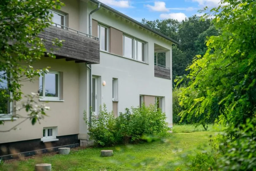 Blick auf den Neubau - Haus kaufen in Teningen - Zweifamilienhaus in der Form von 2 Doppelhaushälftenauf einem großzügigen Ortsrandgrundstück