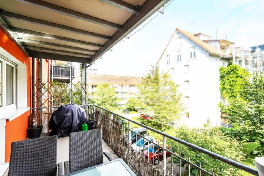 überdachter Balkon