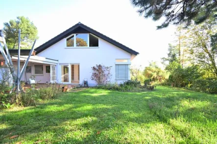 Hausansicht - Haus kaufen in Kenzingen - Panoramablick in Kenzingen:Großzügiges Haus mit Garten in begehrter Hanglage 