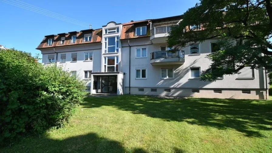 Blick auf das Mehrfamilienwohnhaus - Wohnung kaufen in Waldkirch - Große Innenstadtwohnung mit Aufzug - bezugsfrei -Neue Gas-Hybrid-Wärmepumpe !!