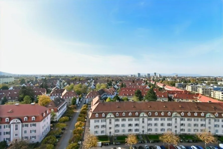 Aussicht - Wohnung kaufen in Freiburg im Breisgau - Hoch hinaus mit Weitblick – Ihre 4-Zimmer Wohnung im 11. OG mit viel Potenzial