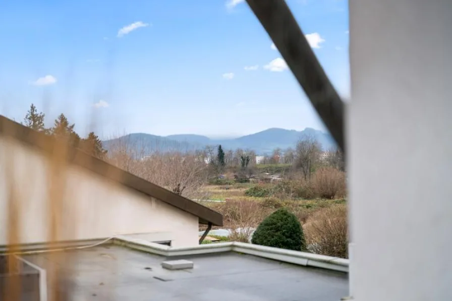 Aussicht - Wohnung kaufen in Freiburg im Breisgau - Schöne 3-Zimmerwohnung mit Schwarzwaldblick in kleiner Wohnanlage