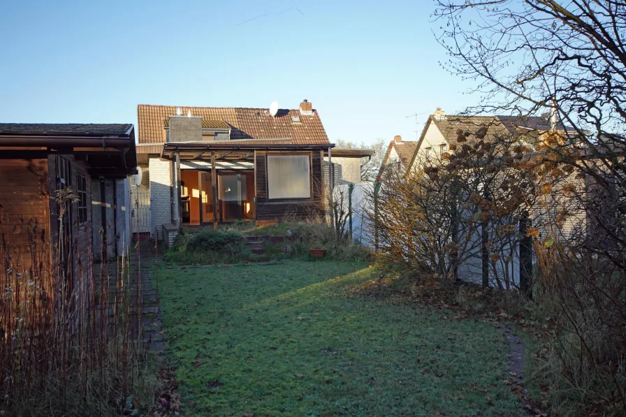 Garten mit Blick auf das Haus