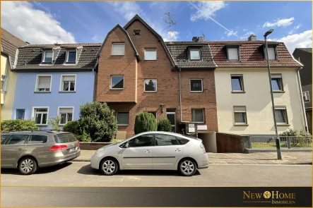 Vorderansicht - Haus kaufen in Düsseldorf - Saniertes Mehrfamilienhaus in beliebter Lage mit guter Rendite!