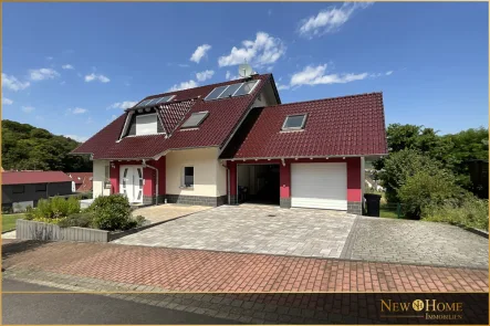 Titelfoto - Haus kaufen in Wartenberg / Angersbach - Neuwertiges und energiesparendes Familiendomizil mit Einliegerwohnung!