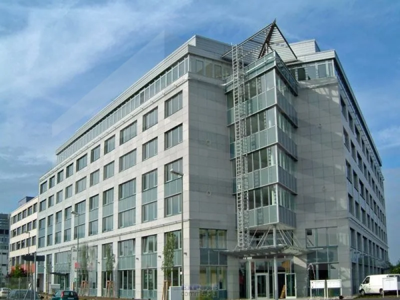 Außenansicht - Büro/Praxis mieten in Offenbach - KLE!N - Provisionsfrei - Modernes Gebäude mit bester Autobahnanbindung