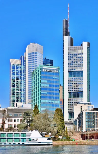 Außenansicht - Büro/Praxis mieten in Frankfurt am Main - KLE!N - Provisionsfrei - Helle Büroflächen mit Mainblick