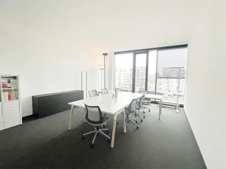 Innenansicht - Büro/Praxis mieten in Frankfurt am Main - KLE!N - Provisionsfrei - Repräsentative Büroeinheit mit Hafenblick