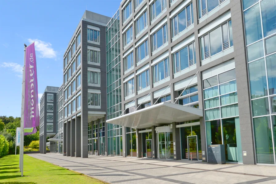 Aussenansicht - Büro/Praxis mieten in Eschborn - KLE!N - Provisionsfrei - Modernes Bürohaus mit Kantine