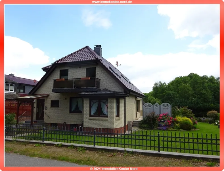 Ansicht_Straßenfront - Haus kaufen in Großensee -  5 min. zum See - am Waldrand - mit Garage + Vollkeller 