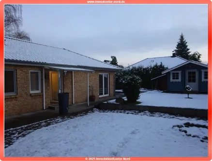 Ansicht-Winter - Haus mieten in Trittau -  am Ende der Sackgasse - wohnen auf einer Ebene 