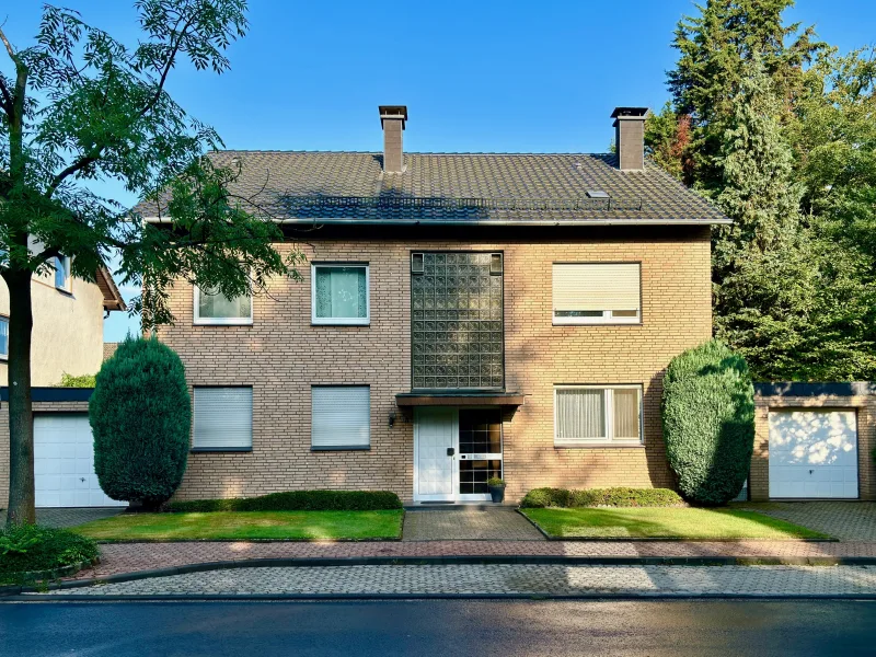 Hausansicht - Haus kaufen in Waltrop - Waltrop-Egelmeer! Großzügiges Zweifamilienhaus in ruhiger Lage