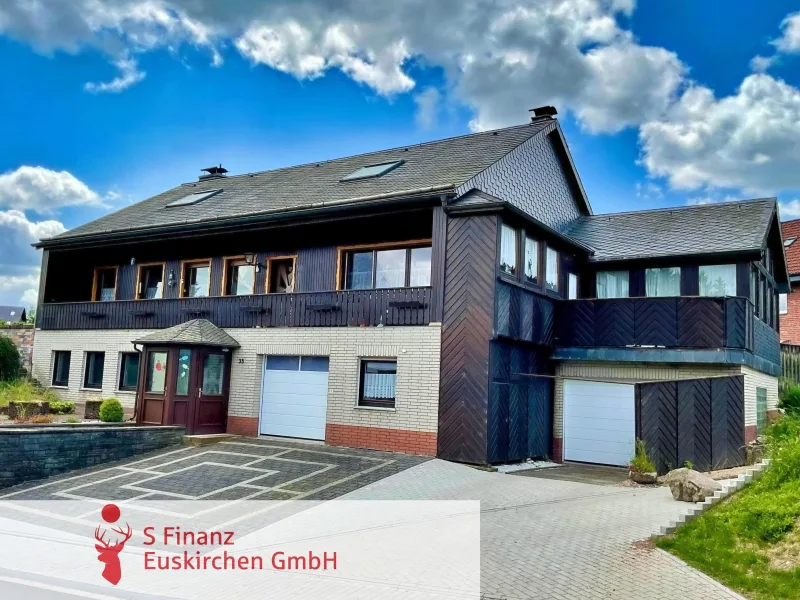 Fronansicht - Haus kaufen in Dahlem - Viel Platz und viele Möglichkeiten auf 250m²! (*125m² Wohnfl. + ca.125m² wohnliche Nutzfläche)