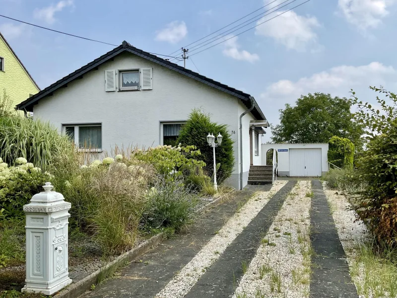  - Haus kaufen in Euskirchen - Euskirchen Kuchenheim: Freistehender Bungalow in Feldrandlage!