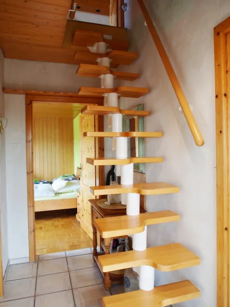 Diele mit Treppe ins DG