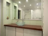 Gäste-WC ebenfalls mit Dusche