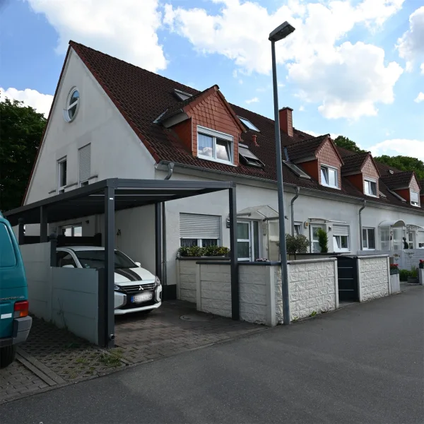 Straßenansicht - Haus kaufen in Klein-Winternheim - PROVISIONSFREI 2007er Einfamilienhaus in sehr guter, zentraler Lage