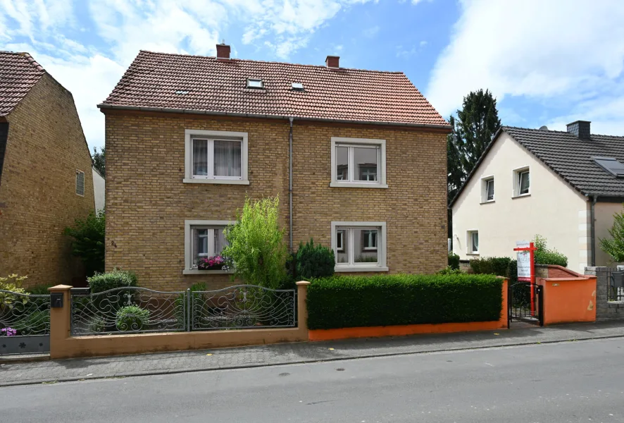 Hausansicht (Straßenseite)